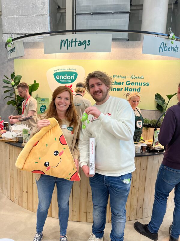 Nizzi by KARTONizza – Dein neues Lieblings-Pizzakissen! 🍕❤️ – Bild 2